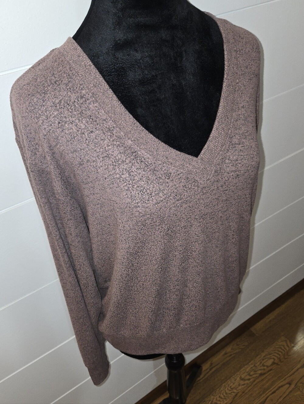 Cozy V-Neck Open Back Women's Sweater in Mauve